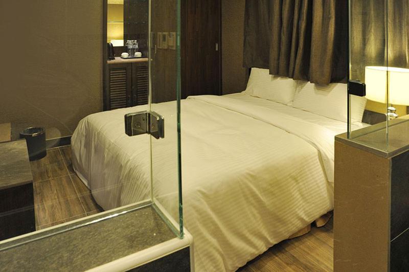 Maple Hotel Tainan Exteriör bild