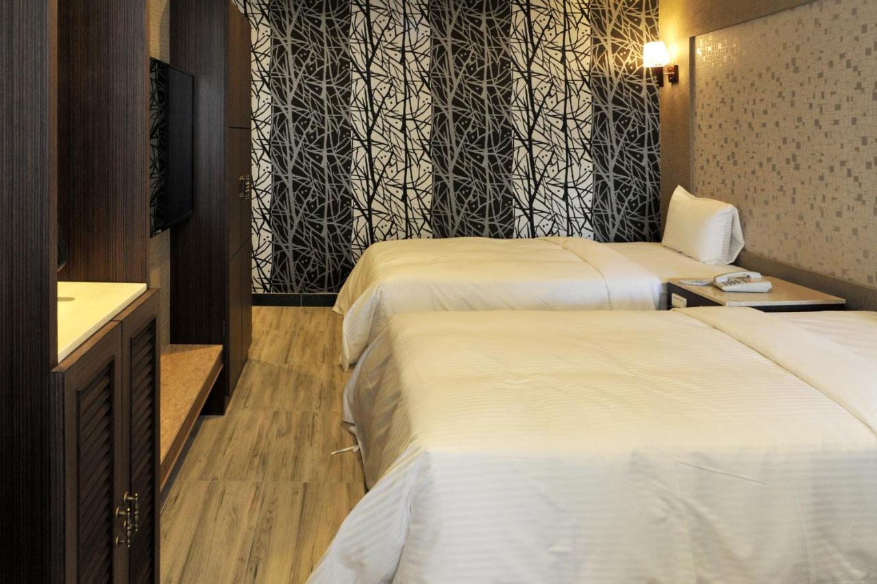 Maple Hotel Tainan Exteriör bild