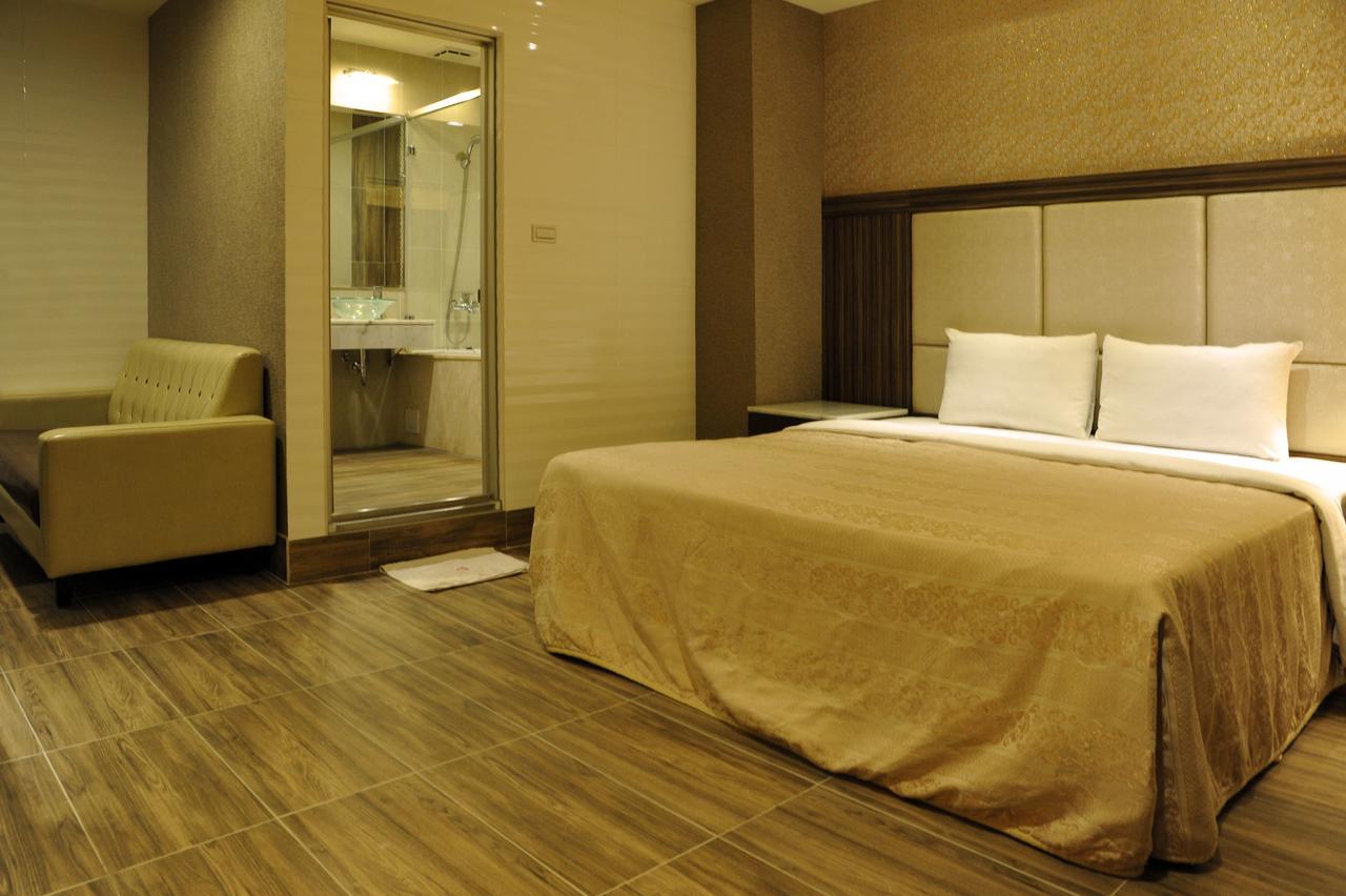 Maple Hotel Tainan Exteriör bild