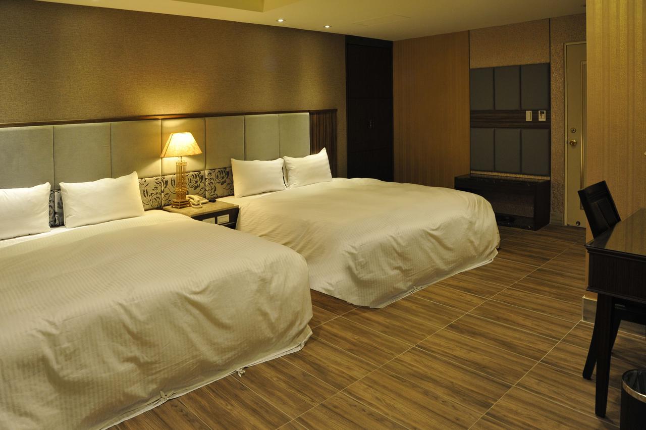Maple Hotel Tainan Exteriör bild