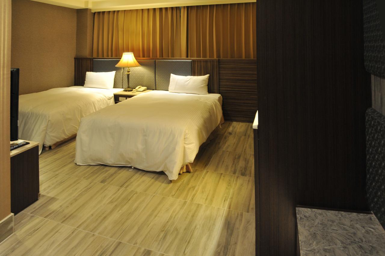 Maple Hotel Tainan Exteriör bild