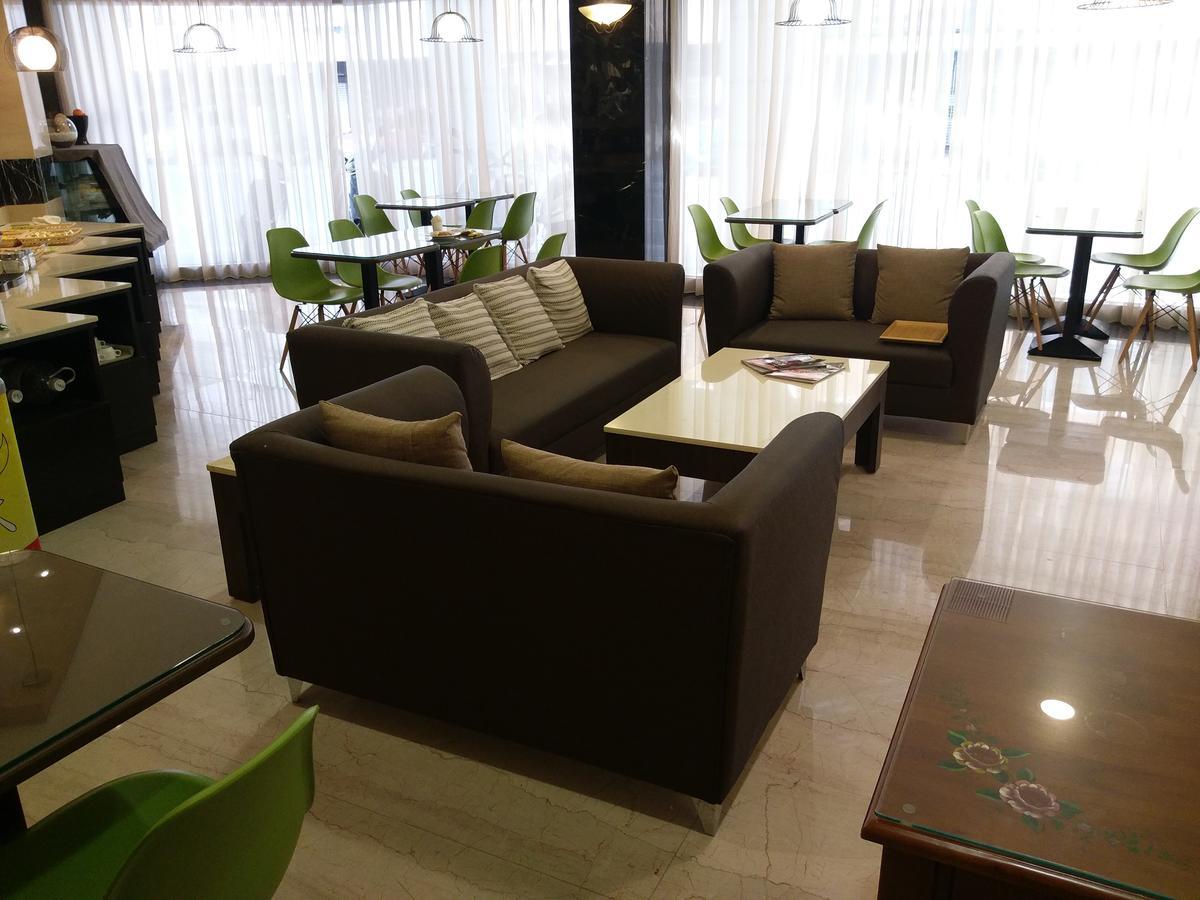 Maple Hotel Tainan Exteriör bild