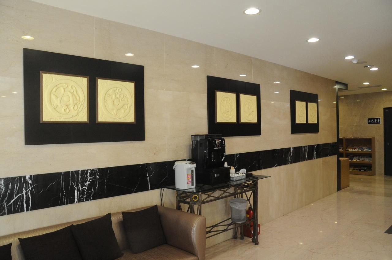 Maple Hotel Tainan Exteriör bild