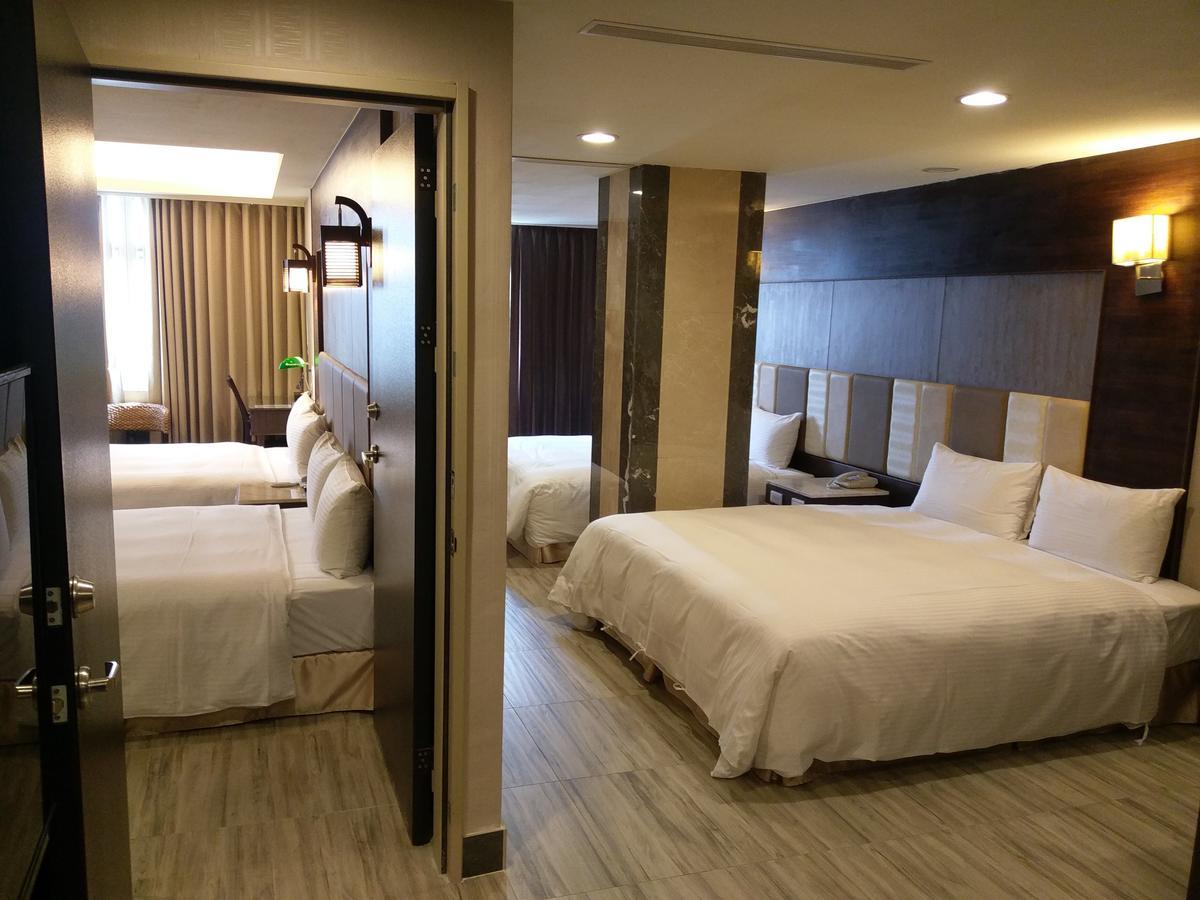 Maple Hotel Tainan Exteriör bild