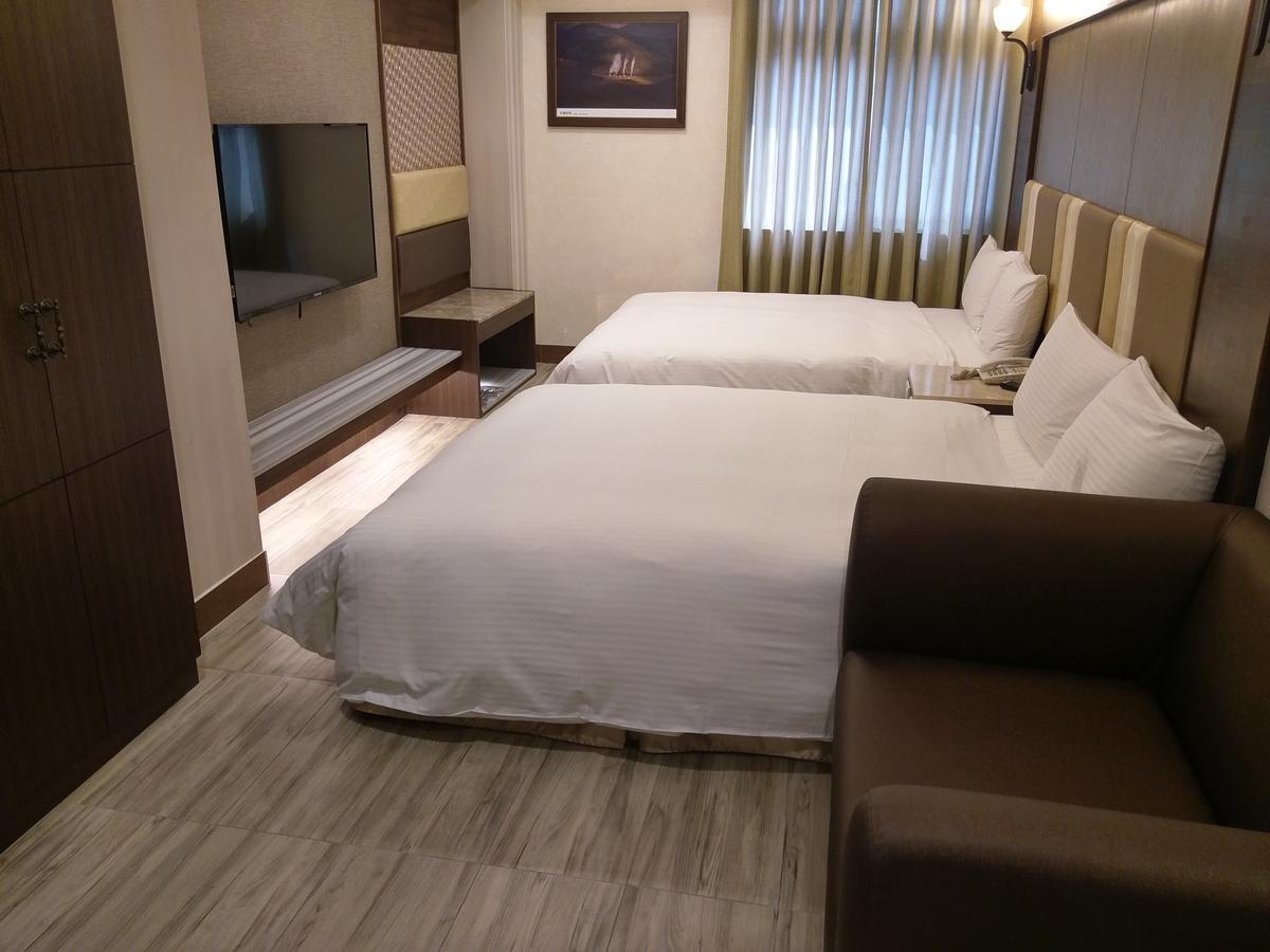 Maple Hotel Tainan Exteriör bild