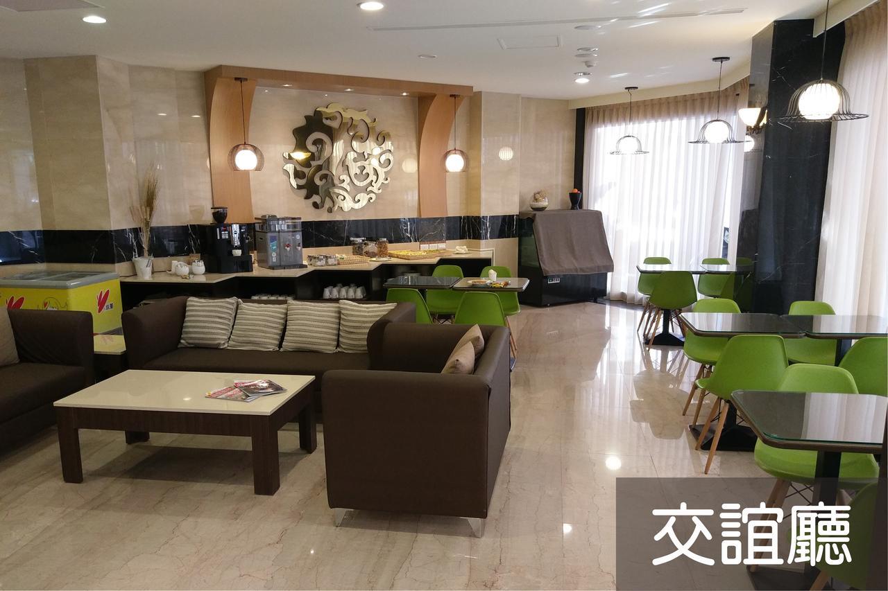 Maple Hotel Tainan Exteriör bild