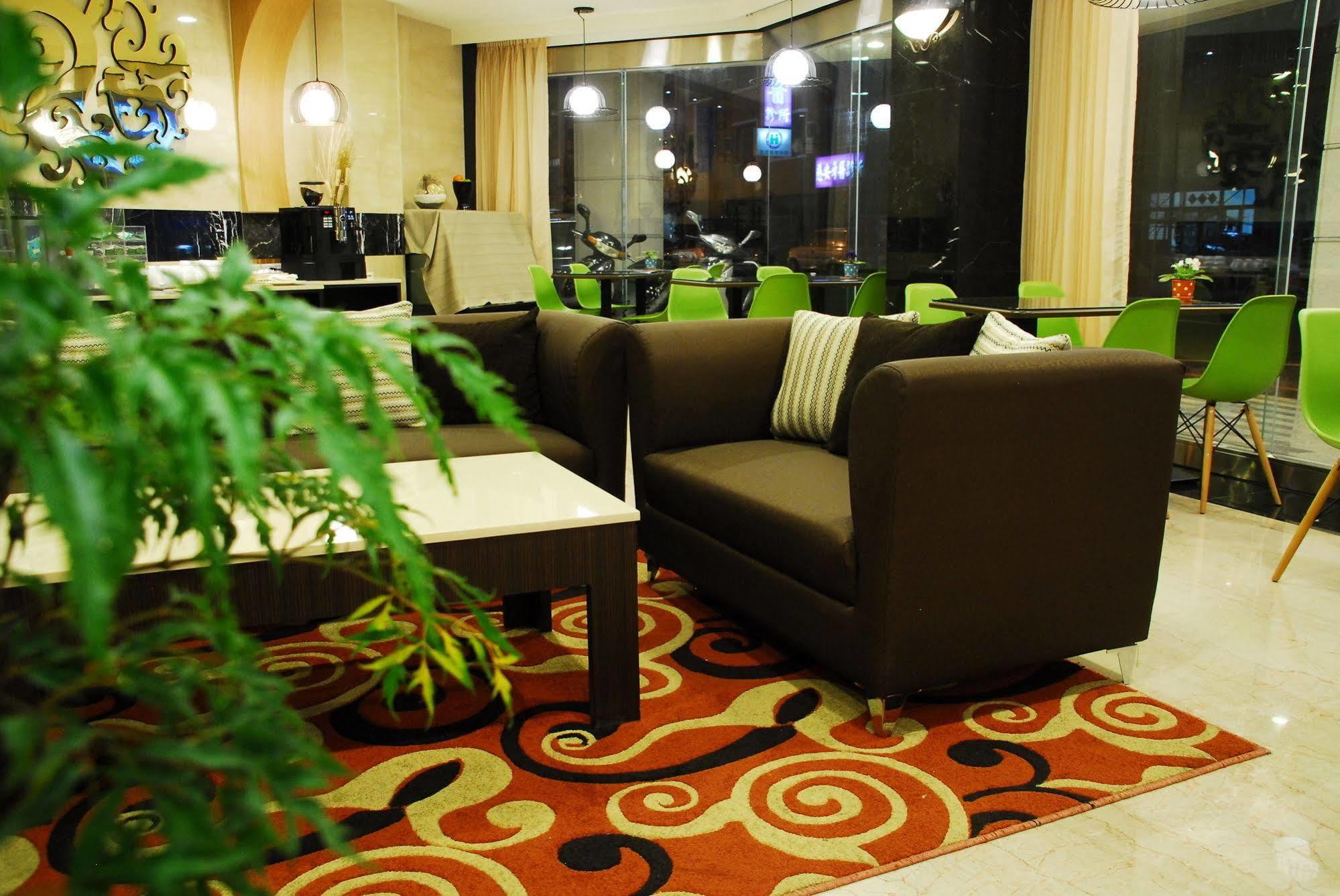 Maple Hotel Tainan Exteriör bild