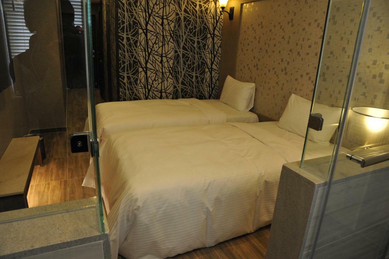 Maple Hotel Tainan Exteriör bild
